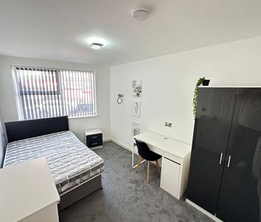 Holt Road, Liverpool. - Photo 3