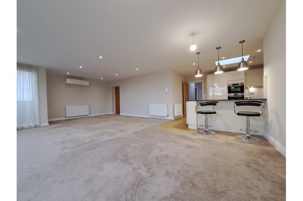 2 bedroom penthouse to rent - Photo 1