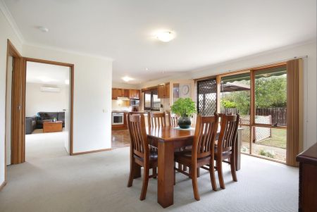 7 Freesia Court, Whittington - Photo 3