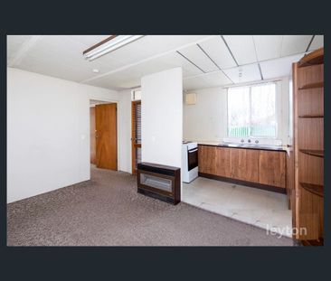 Self-contain Bungalow - Photo 3