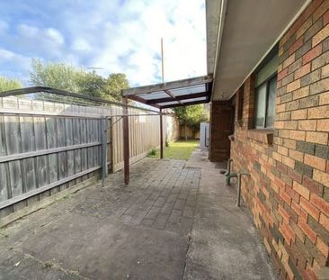 LOW MAINTENANCE LIVING IN PRIME LOCATION! - Photo 6
