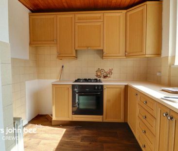 2 bedroom semi-detached house to rent - Photo 6