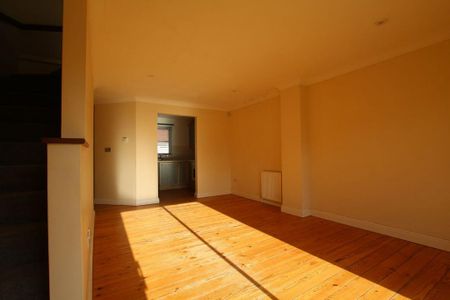 2 bedroom terraced house to rent - Photo 3