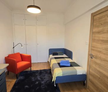 Room in a shared 5-bedroom apartment for rent in Lisbon, all bills included, students only - Foto 1