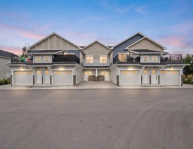 1 Bedroom | 1 Bath | Pet Friendly | 1 Parking Stall — 1 Bedroom Townhouse - Photo 1