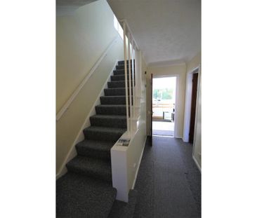 4 bedroom detached house to rent - Photo 2