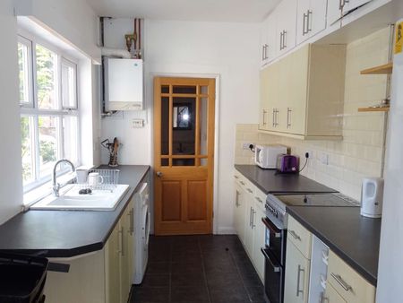 West Parade Room 1 - Photo 4