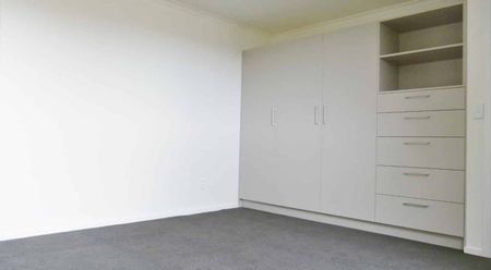 Townhouse in Heart of City - Photo 3