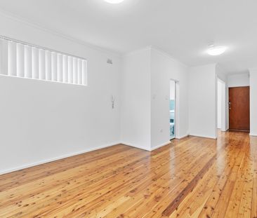 Updated Studio, easy-care living so close to everything - Photo 5