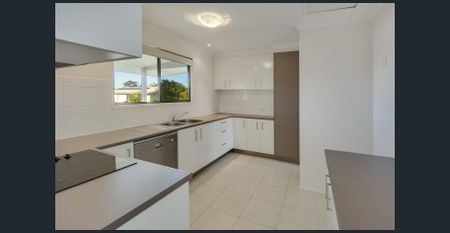 McGrath Mooloolaba proudly presents this 3 bedroom split level home, in stunning Mooloolaba! - Photo 5