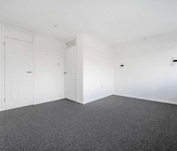 Millfield, Sittingbourne, Kent, ME10 - Photo 4