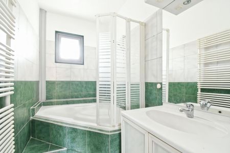 Location Appartement 4 pièces 75m² VALENCE 26000 - Photo 2