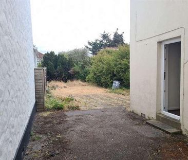 Bedroom Detached House In Bournemouth, BH9 - Photo 2