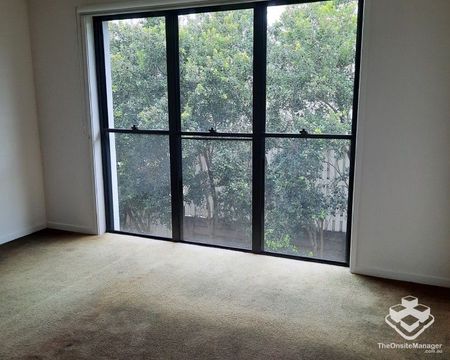 EXECUTIVE TOWNHOUSE - Photo 4