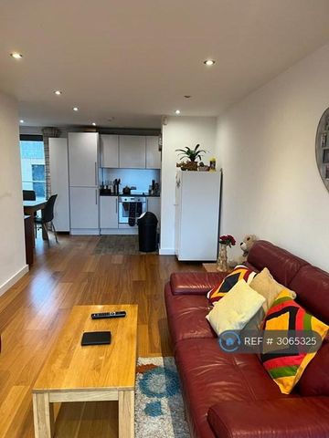 2 bedroom flat to rent - Photo 2
