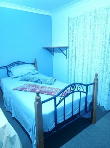 Master Bedroom to Rent - Photo 3