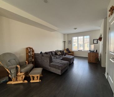 For Lease - 18 Hibiscus Lane, Hamilton, Ontario - Photo 2