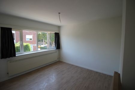 Een woning met 4 slaapkamers, autostaanplaats en stadskoer. - Photo 2