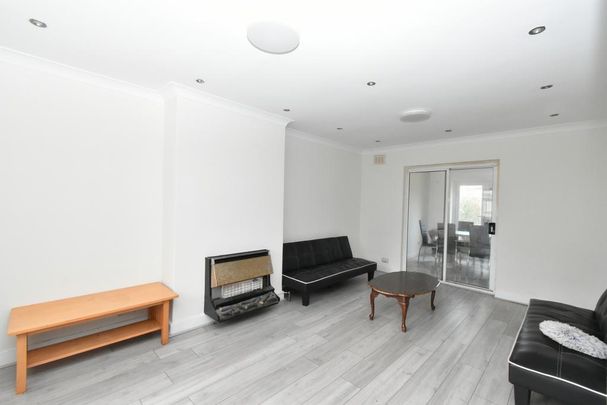 4 bedroom semi-detached house to rent - Photo 1