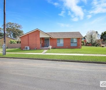 Charming 3-Bedroom Home with Modern Comforts & Outdoor Storage - Photo 3
