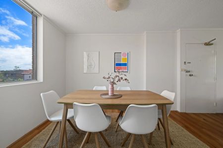 Sundrenched With Extra Large Proportions - Photo 2