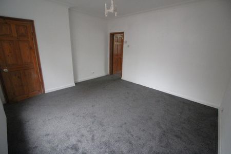 3 bedroom end of terrace house to rent - Photo 3