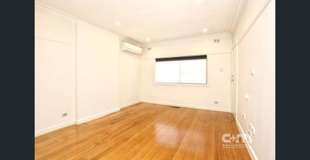 INVITING FAMILY HOME! - Photo 4