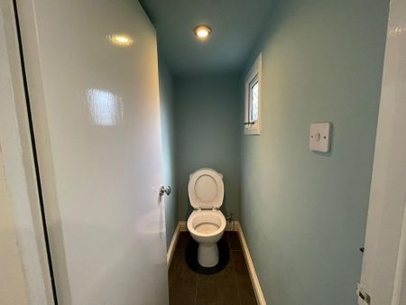 3 bedroom semi-detached house to rent - Photo 2