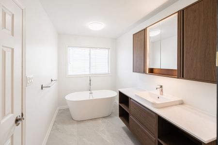 For Lease - 25 Arundel Drive, Vaughan, Ontario - Photo 4