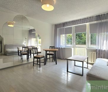 Centrum! Duża kawalerka z balkonem i parkingiem. - Photo 2