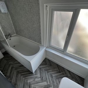 Claude Place - Photo 3