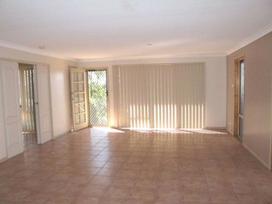WELL PRESENTED HOME IN CENTRAL LOCATION - Photo 1