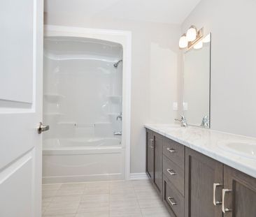 For Lease - 226 Bethune Avenue, Welland, Ontario - Photo 1