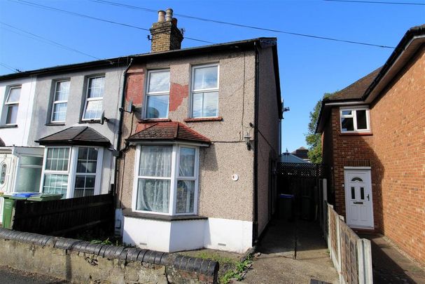 3 bedroom end of terrace house to rent - Photo 1
