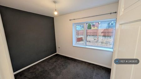 3 bedroom flat to rent - Photo 5