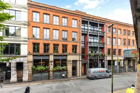 AVAILABLE NOW! | One Double Bedroom with Mezzanine | Split Level | Abundance of Character and Light | Ideally located in Manchester's Northern Quarter! - Photo 3