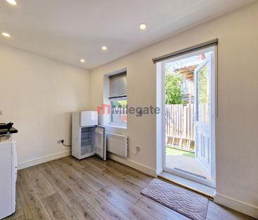 Studio to rent - Photo 6