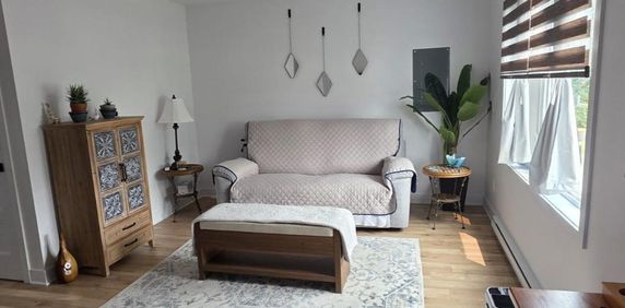 logement 5 1/2 sur deux étages avec cour arrière gazonné à Sainte-Madeleine - Photo 2