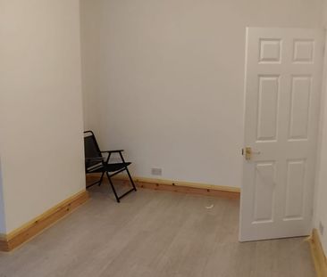 2 Bed Flat, Headstone Gardens, HA2 - Photo 3