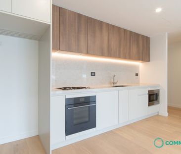 Modern 2-Bedroom Apartment with Expansive Balcony - Photo 5