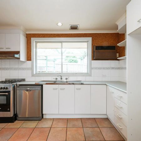 Tidy 3-Bedroom Home on a Spacious 900m² Block - Photo 5