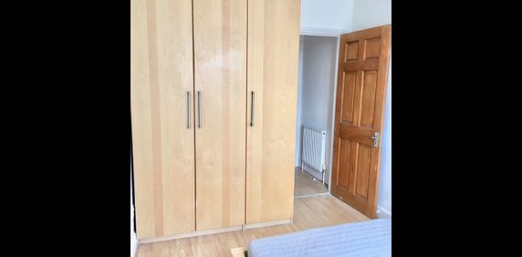1 Bed Flat, Green Lanes, N8 - Photo 2