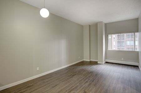 330 25 Ave SW, Calgary - Photo 2