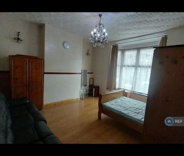 1 bedroom in a house share to rent - Photo 6