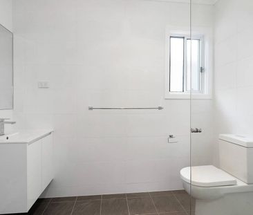 Modern Two Bedroom Flat in a Desirable Location - Photo 3