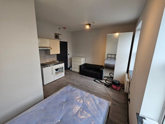 Studio Flat, London, W5 - Photo 1