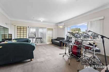 Spacious 5-Bedroom Family Home in Mount Wellington - Photo 2