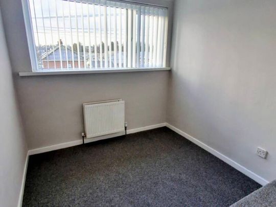 Partly Furnished 3 Bedroom Terrace - Photo 1