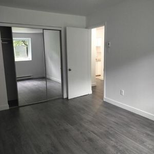 1 MOIS GRATUIT | 3 1/2 avec Terrasse + Stationnement - Photo 2