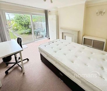 Fiona Close, Winchester, Hampshire, SO23 - Photo 4